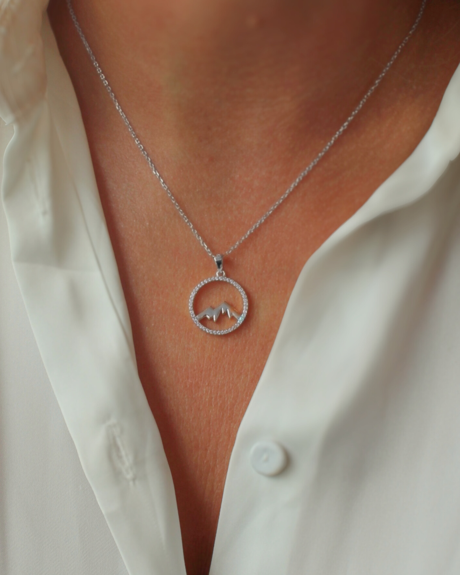 Berghalskette mit steinen in sterlingsilber